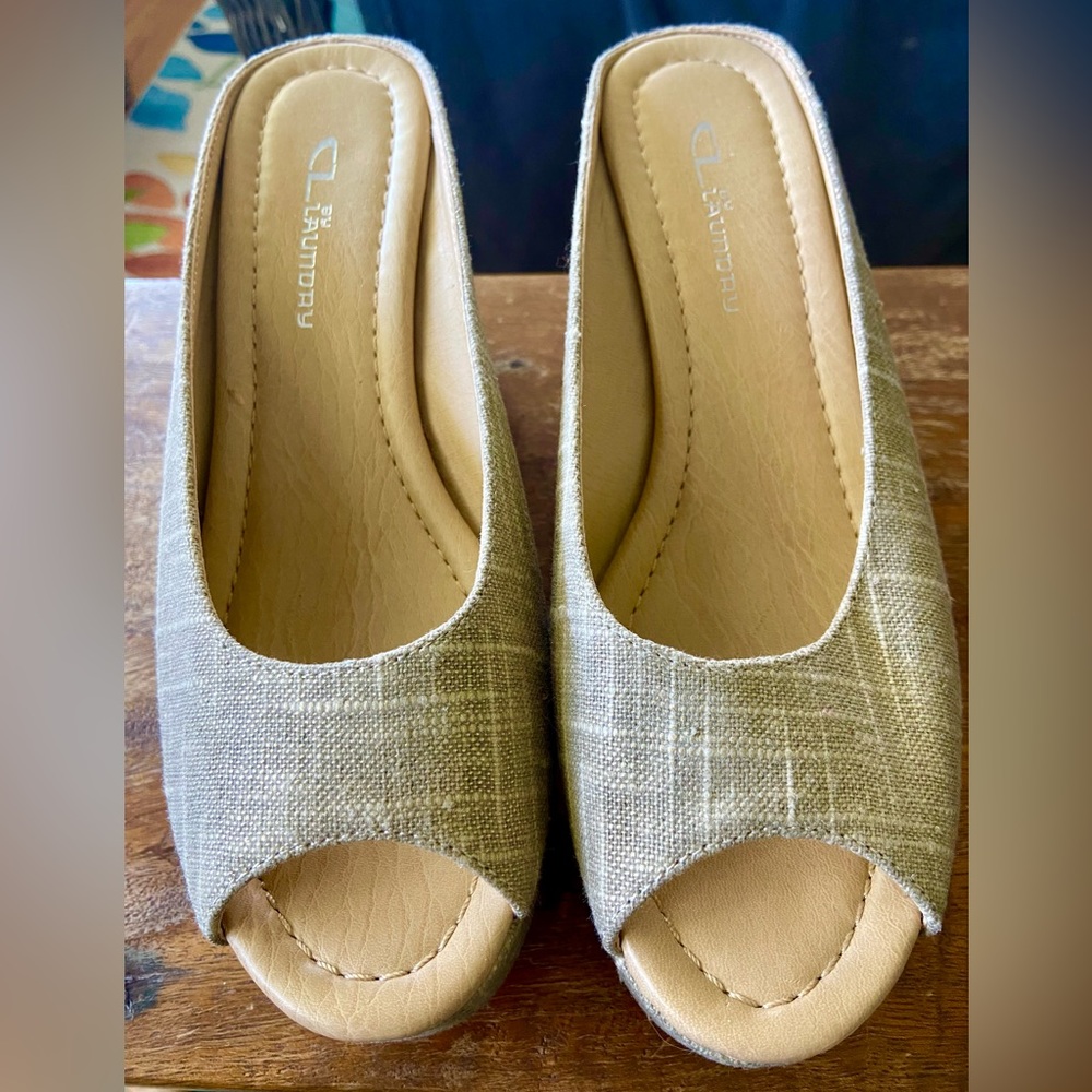 CL by Laundry Beige peep toe wedges Women’s size 7.5 (38)